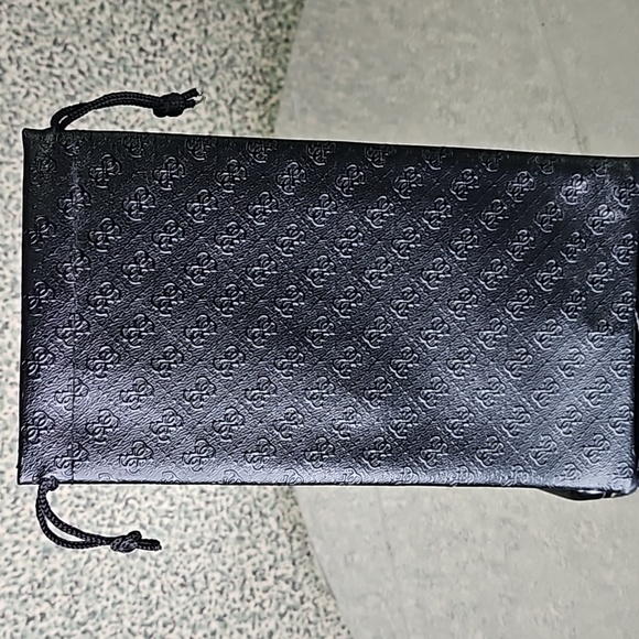 Guess Sunglasses Case - NWOT - Picture 3 of 6